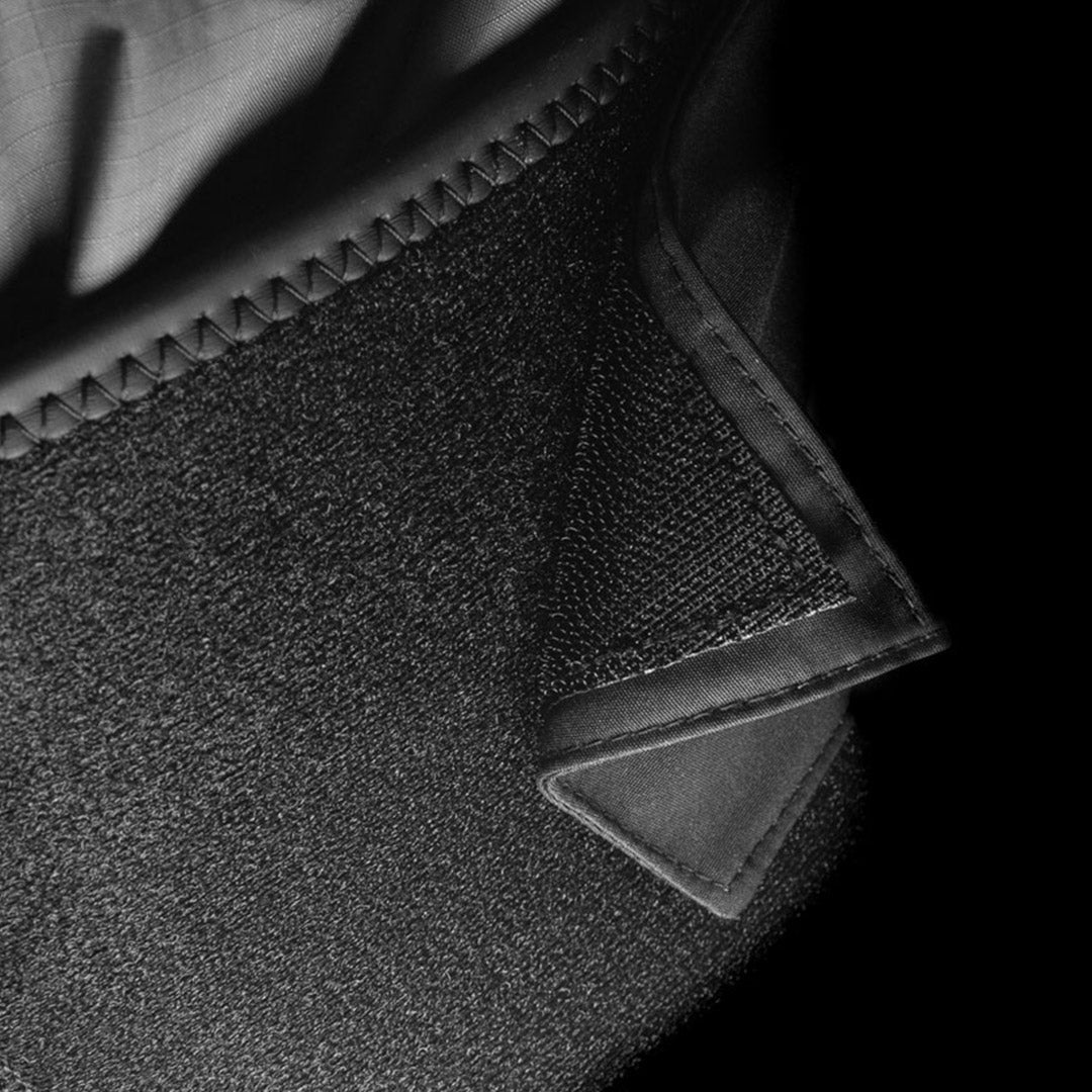 Pantalon Hiptech Pant Aquadesign, détail manchette bas de jambe néoprène avec fermeture velcro