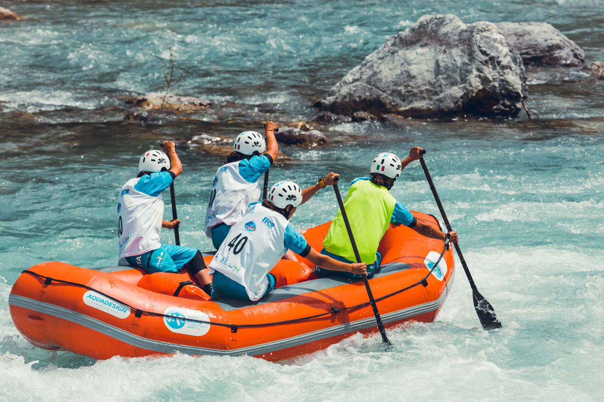 Photo du raft compétition en situation durant les Championnat du monde de raft 2021