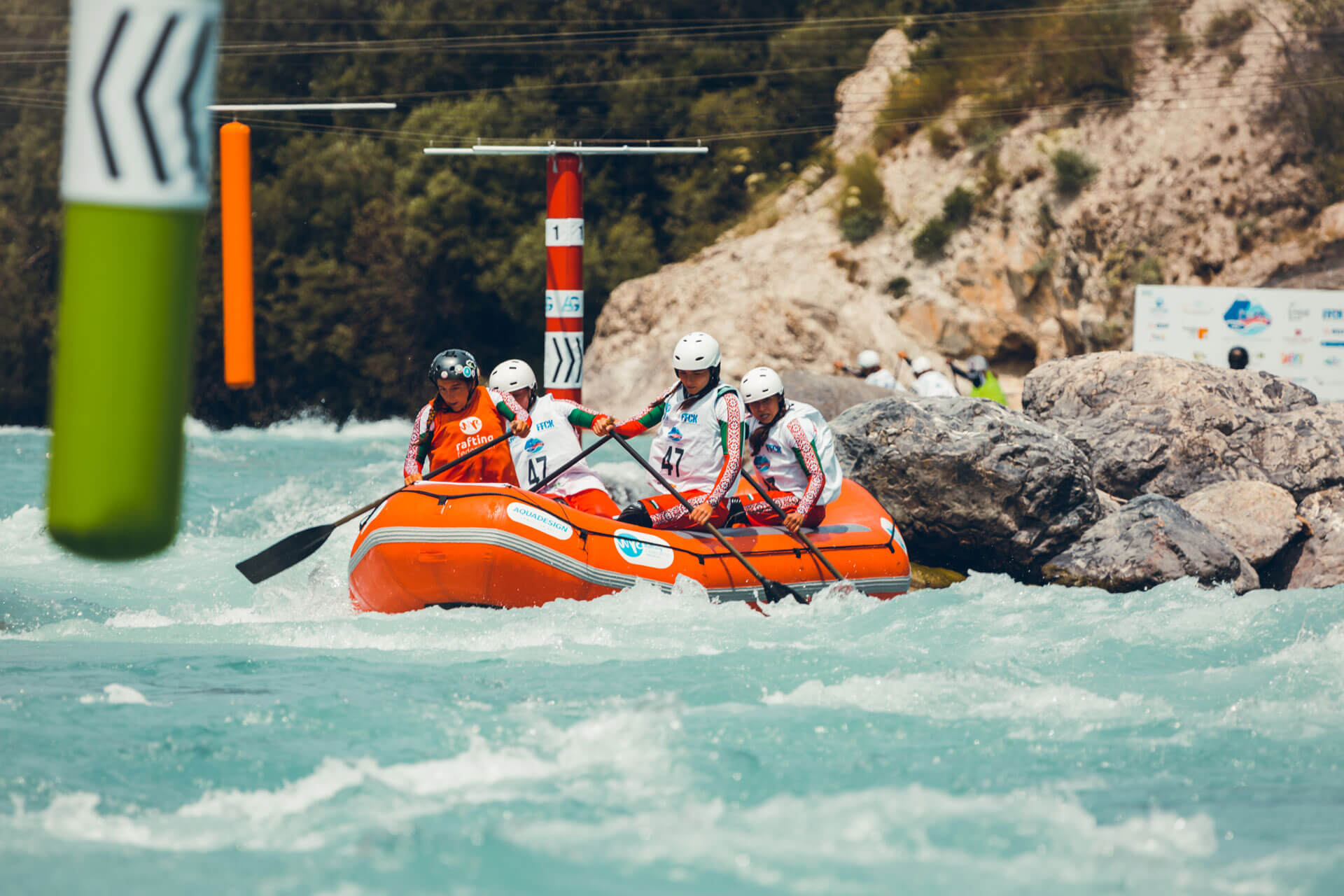 Photo du raft compétition en situation durant les Championnat du monde de raft 2021