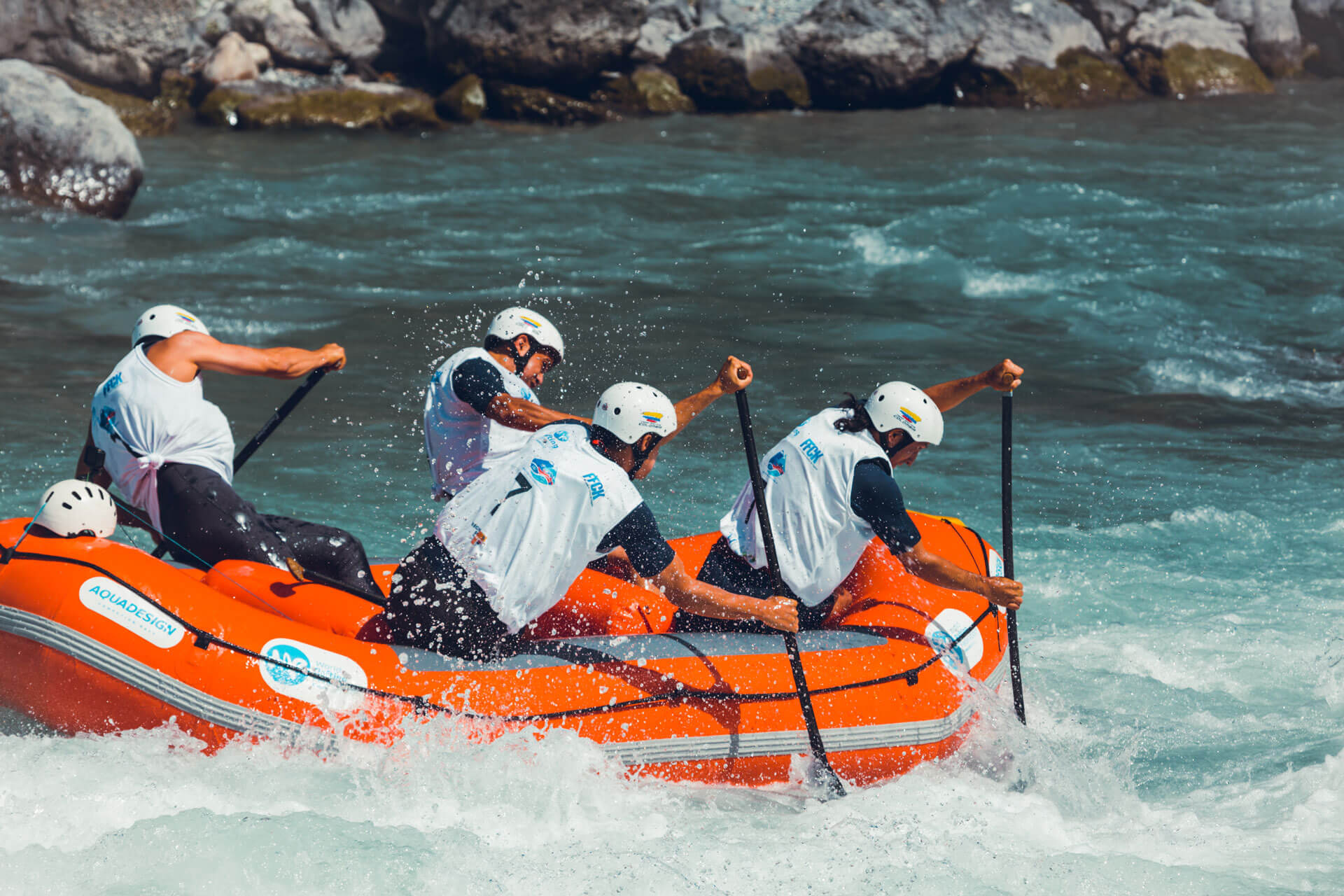 Photo du raft compétition en situation durant les Championnat du monde de raft 2021