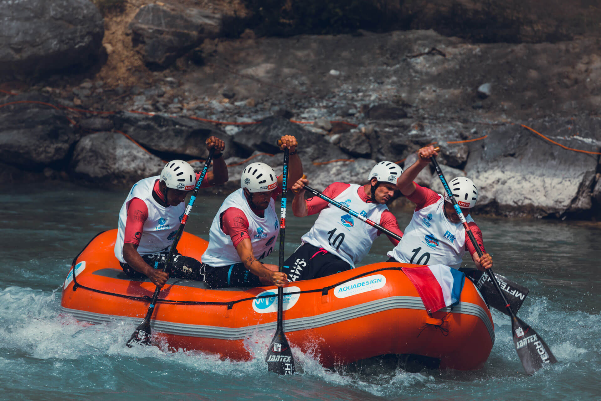 Photo du raft compétition en situation durant les Championnat du monde de raft 2021