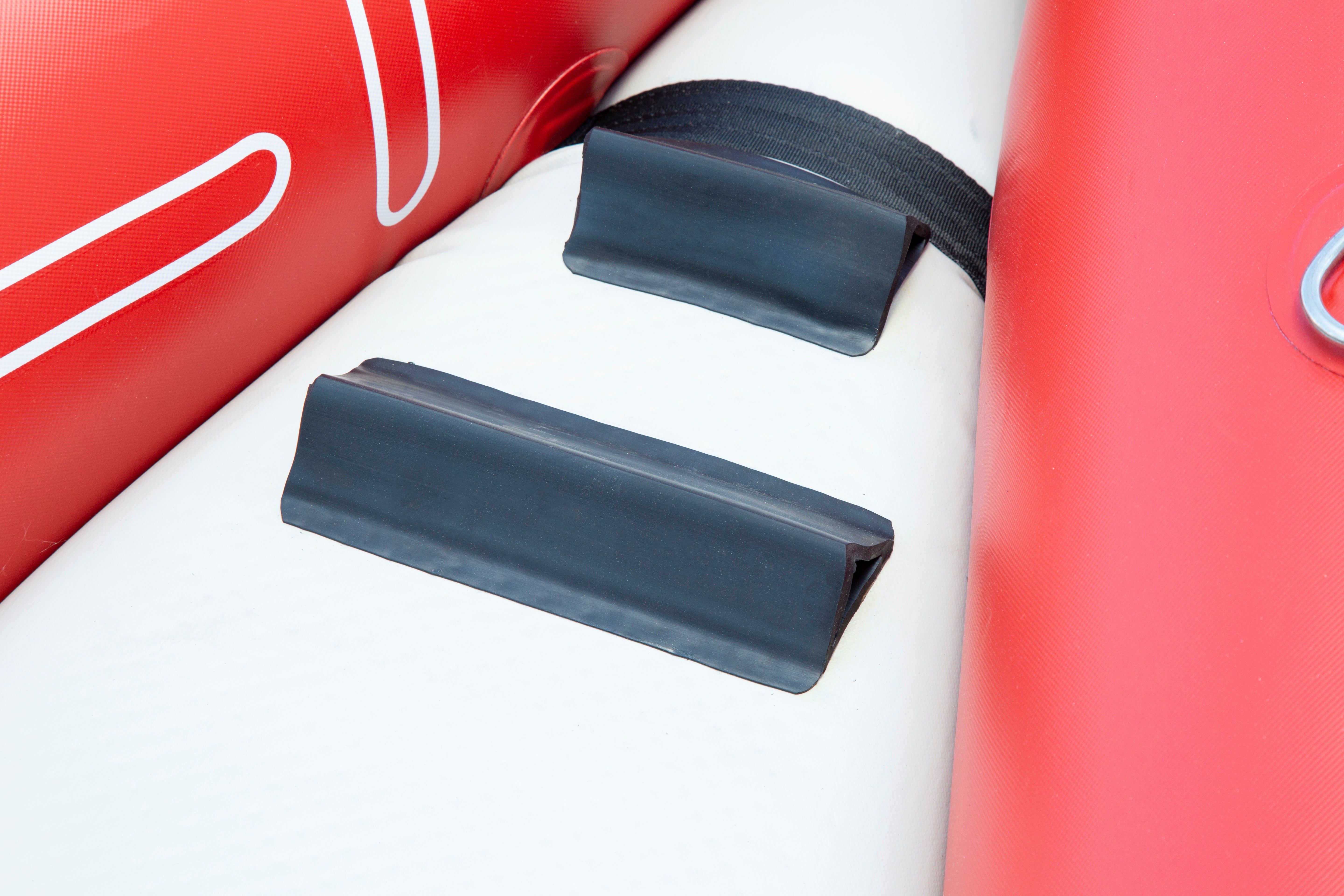 Zoom sur les cales-pieds du Twiki II - Kayak Aquadesign