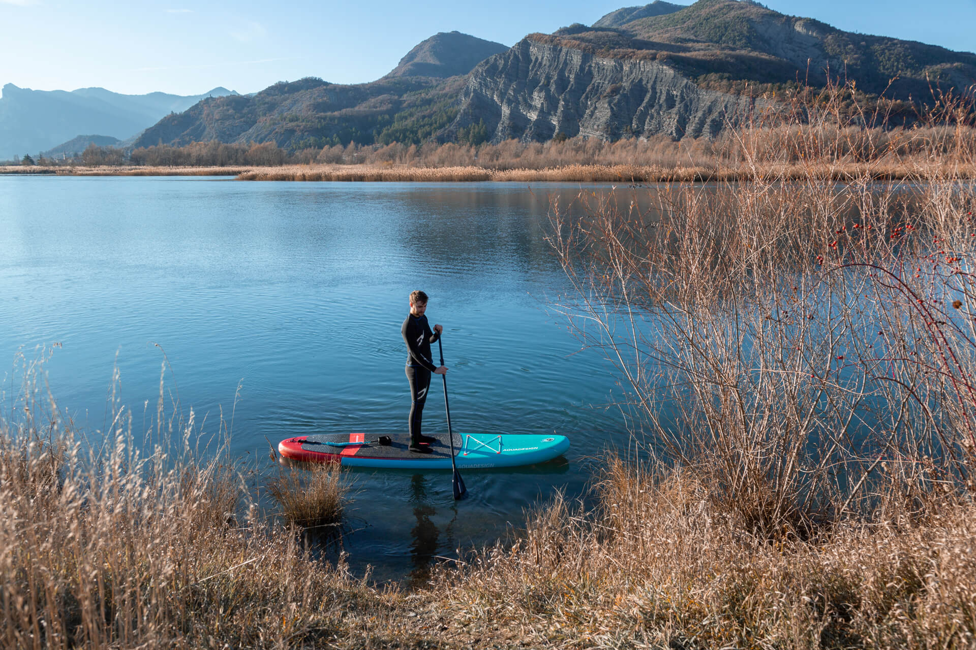 Photo en situation du Paddle SUP Fusion Kendo 10'6 sur un lac de montagne