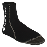 Chaussettes aramides Araam 3,5mm noires vue 3/4, semelle aramide grise et logo blanc Aquadesign