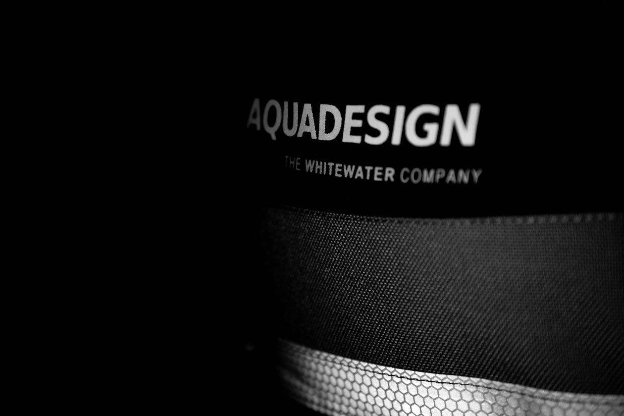 Gilet Trisuli Aquadesign, détail inscription AQUADESIGN The Whitewater Company en relief