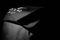 Gilet Trisuli Aquadesign, détail logo Aquadesign brodé sur patte de serrage noire