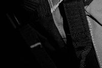 Gilet Trisuli Aquadesign, détail sangles de réglage ventral en velcro, ajustement rapide