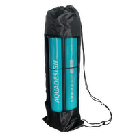 Pompe Suprafit Aquadesign rangée dans son sac à dos noir, transport SUP paddle kayak